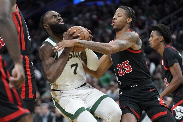 Jaylen Brown scores 30 points as Celtics pound Bulls 124 97 and